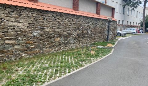NA PRENÁJOM - Vonkajšie parkovacie státie - Strojárenská ul., Košice