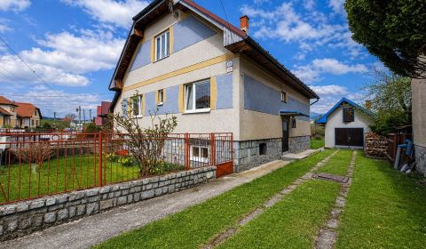 Priestranný rodinný dom v Turanoch s pozemkom 772 m²