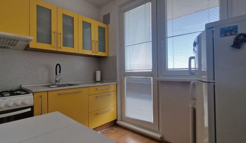 NA PREDAJ 2-izbový byt v úplnom centre mesta Senec.
