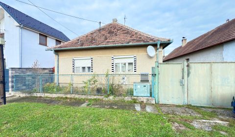 Rodinný dom s priestranným pozemkom - Čakajovce