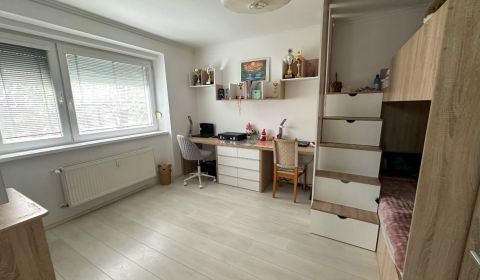 PREDAJ : 2 IZBOVÝ TEHLOVÝ BYT, KOMÁRNO