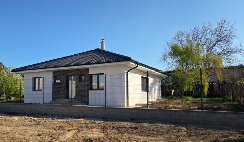 Bungalov v centre obce Cabaj v štandarde, Wágnerova ulica, Dom č.2