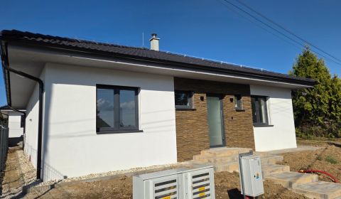 Bungalov v centre obce Cabaj Čápor, Wágnerova ulica, Dom č.1