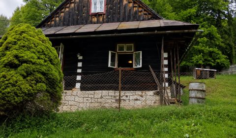 Historická drevenica v Zákopčí – súpisné číslo, studňa, pozemok 1207m²