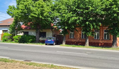 Pôvodný rodinný dom na 604 m² v centre mesta Senec