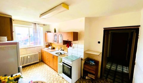 Na predaj 2-izbový byt s balkónom – Sídlisko I, Ulica Československej 