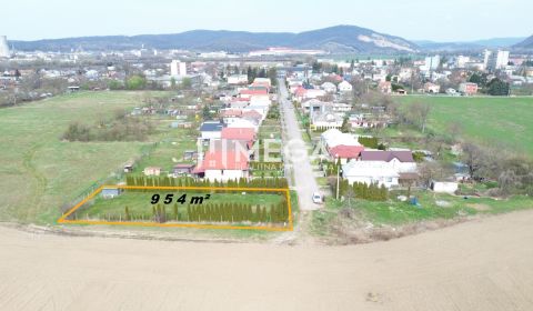 NA PREDAJ ROVINATÝ STAVEBNÝ POZEMOK V MESTE STRÁŽSKE 954 m²