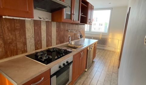 Výborný väčší 3 izbový byt s balkónom po rekonštrukcii - 130.000€