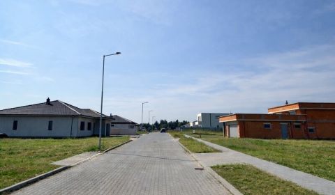 Predaj pozemku 639m2 v obci Dvory nad Žitavou pri NZ