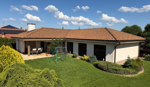 RODINNÝ DOM TYPU BUNGALOV, VALALIKY
