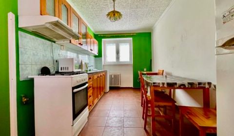 Tehlový 2-izbový byt s 2 pivnicami, Komárno
