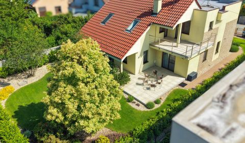 Na predaj veľký 5 izbový rodinný dom so záhradou v Piešťanoch