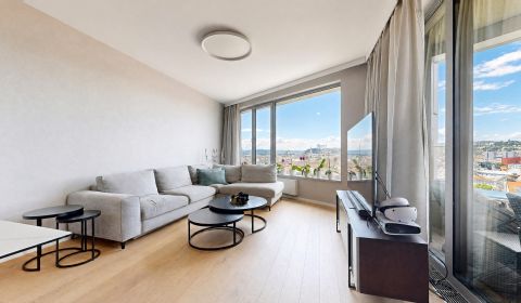 Sky Park: 4-izbový byt s výhľadom na hrad