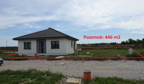 PREDAJ – novostavba 4-izb. bungalovu, Reca, ÚP 95 m2, pozemok 446 m2 