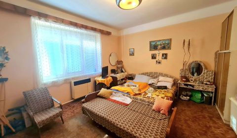 2.izb byt ul. Díčová Piešťany, pozemok