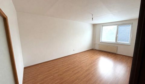 Na predaj priestranný 3-izbový byt s balkónom v meste Šurany 