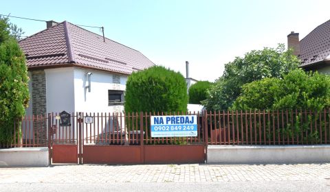 EXKLUZÍVNY PREDAJ -   3-izbový dom s garážou a záhradou v Topoľnici