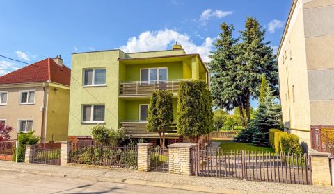 Veľký rodinný dom s pozemkom 806m2, Trenčín - Opatová