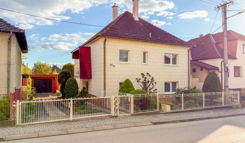 Veľký rodinný dom s pozemkom 859m2, Trenčín - Opatová