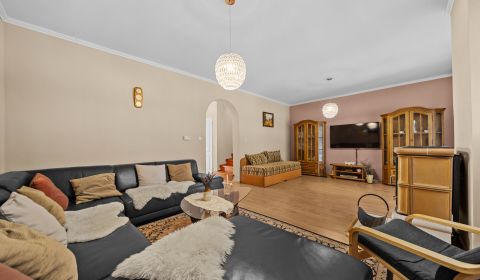 Kúpte si PRÍJEMNÝ RODINNÝ DOM na VEĽKOM POZEMKU 1010 m2 v obci BÁČ