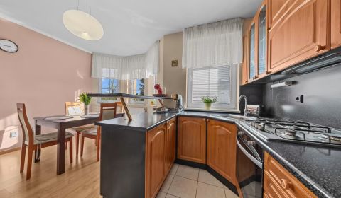 Kúpte si PRÍJEMNÝ RODINNÝ DOM na VEĽKOM POZEMKU 1010 m2 v obci BÁČ