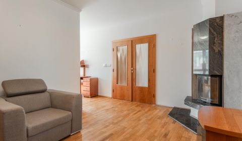 | 2 izbový byt Lamač Heyrovského 2x garážové státie