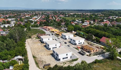 4 izbový RD, ÚP 128 m2 S TEP. ČERPADLOM, POZEMOK 405 m2, tichá lokalit