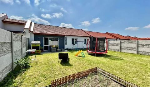 Predaj 4i rodinný dom v radovej zástavbe, pozemok 337 m2, Rajka
