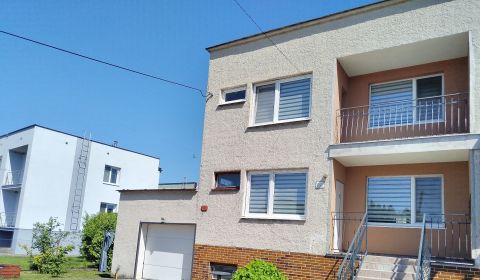 Predaj: Dom s pozemkom 368 m2 v Príbovciach Zariadený