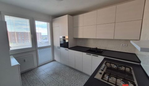Veľkorysý priestranný 3 - izbový byt po celkovej rekonštrukcii