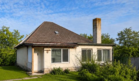 Začnite bývať vo vlastnom – dom s pozemkom 690 m², Veľké Ripňany