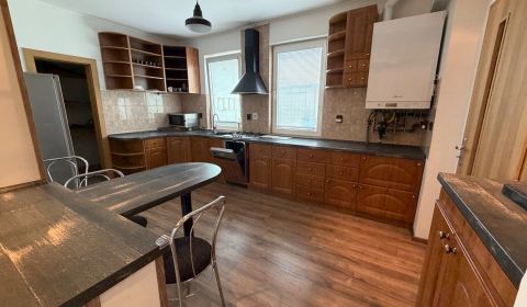 Veľký 3 izbový byt s terasou 154 m2 Topoľčany 