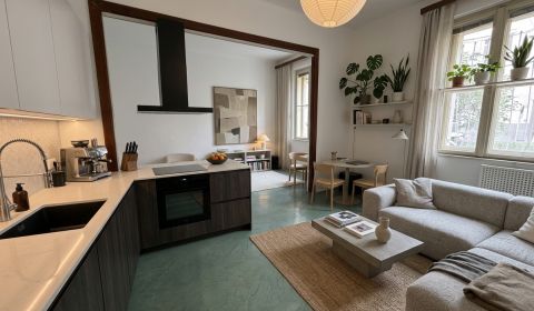 Predaj 3.izb byt v pôvodnom stave v úplnom centre mesta.68m2