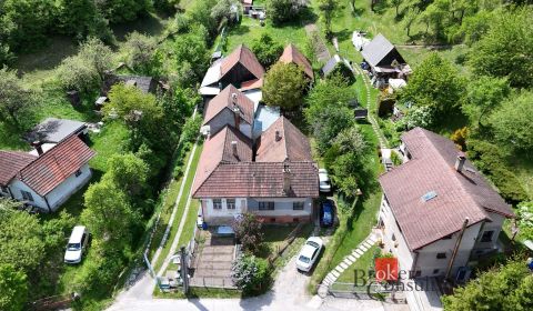 Starší rodinný dom s veľkým pozemkom na predaj - Ružomberok - Černová