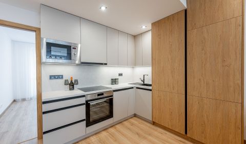 JUH - nová moderná KR. ZARIADENÝ TEHLOVÝ BYT  56 m2 + veľký BALKÓN