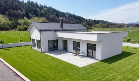 Novostavba moderného bungalovu na Sliači