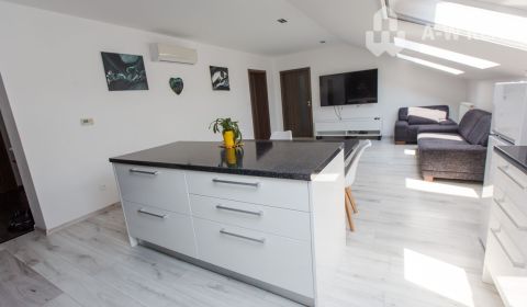 ☎️ 0918/197 701  NA PREDAJ    Výnimočný podkrovný 4-izbový byt s balkó