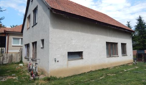 Exluzívna ponuka! Na predaj 4 izbový rodinný dom v Strekove.
