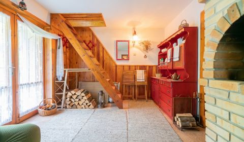 ÚNIK DO PRÍRODY – 5-IZBOVÁ TEHLOVÁ CHATA (88 m²) – Trenčín, Opatová