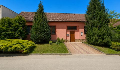 REZERVOVANÝ / Na predaj 3 izb.rod. dom, pozemok 1145m2, Dubovce