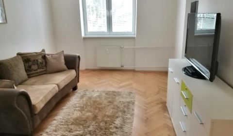 PRENÁJOM: ÚTULNÝ 2 IZBOVÝ BYT S BALKÓNOM, UHLISKO