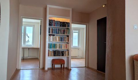REZERVOVANÉ,  3-izbový byt s panoramatickým výhľadom v centre 99.900€