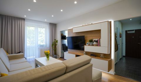 NOVÁ PONUKA - 3i tehlový byt + balkón v CENTRE mesta N.Dubnica 