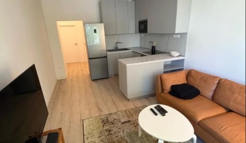 Svetlý 3 izbový byt pri Nivách – Košická ulica, Bratislava II. Ružinov