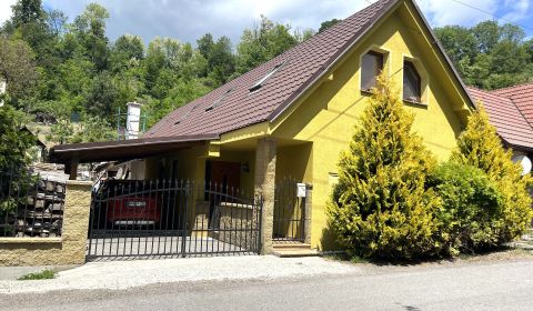 Štýlový rodinný dom po kompletnej rekonštrukcii v Bartošovej Lehôtke
