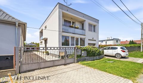 Na predaj 5-izbový rodinný dom v Malých Dvorníkoch