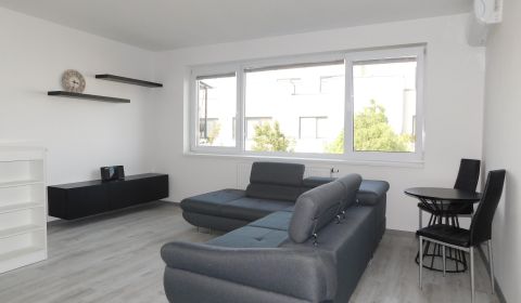 Moderný 2-izbový byt na prenájom-Hviezdoslavov–parkovanie,klimatizácia