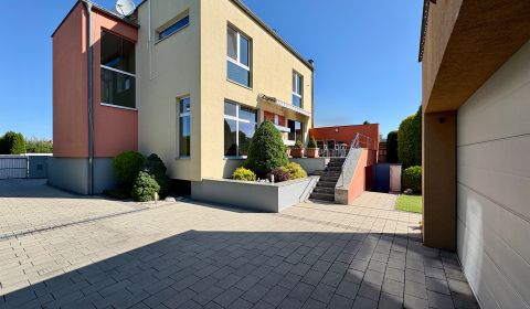 Luxusný RD - upravený pozemok - obľúbená lokalita