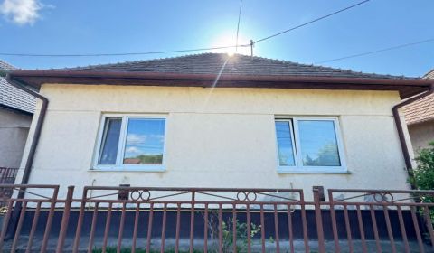 Exkluzívne! Predám 3 izbový rodinný dom v Komjaticiach