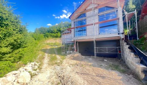 Na predaj štýlová novostavba nízkoenergetického rodinného domu - Badín